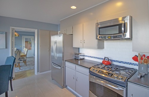 South Westside Casa | AERIE VIEW Classic character close to downtown w view of Mt Rainier & Budd inlet