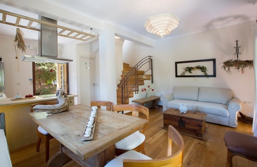 Agios Ioannis Villa | Aeriko-Varko Beachfront Villa con impresionantes vistas y piscina privada.