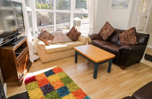 Llanfairfechan Cabaña | AERONFA, pet friendly, with open fire in Llanfairfechan