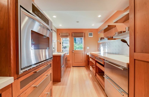 Glenview Apartamento | Aesthetically Elegant Downstairs Unit In Oakland 1 Bedroom Apts by Redawning
