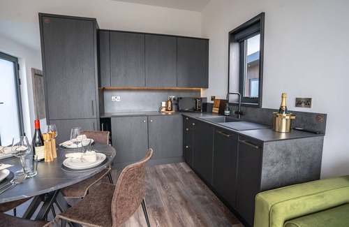 Llangefni Cabaña | Aethwy Lodge - sleeps 4 guests in 1 bedroom