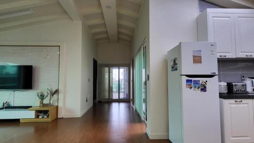 Downtown Apartamento | Aewol Gwangryeong House