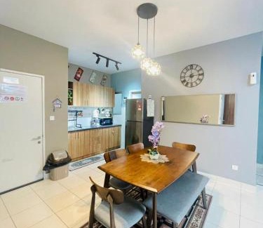Kota Warisan Apartamento | AF Homestay 3 Bedrooms 15mins to KLIA Free Wifi Netflix