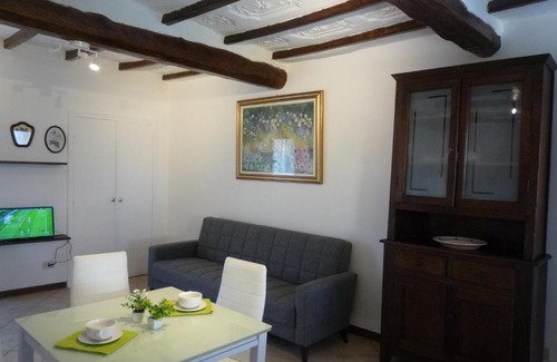 Verduno Apartamento | affascinante appartamento con vista a Verduno