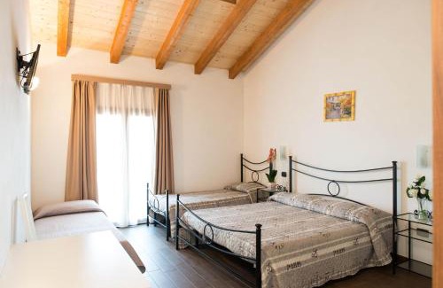Cavalcaselle Casa | Affittacamere La Palazzina