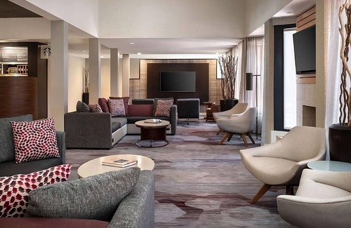 Camelback East Hotel | Affordability Meets Comfort! w/ Outdoor Pool, Short Drive to Arizona Capitol