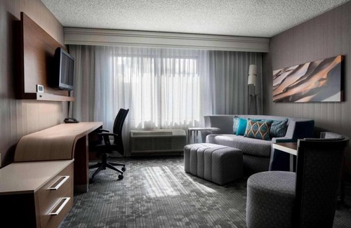 Tempe Hotel | Affordability Meets Comfort! Two Relaxing Units, Swimming Pool, Pet-friendly!