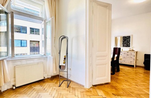 Rudolfsheim-Funfhaus Apartamento | Affordable 1BR&1LR Apt, 7- Min to Westbahnhof