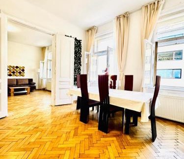 Schottenfeld Apartamento | Affordable 1BR & 1LR Apt, 7 Min to Westbahnhof
