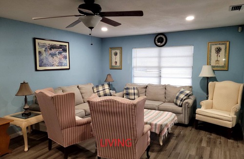 Altamonte Springs Casa | Affordable Casual Living in Altamonte Springs for Large Group