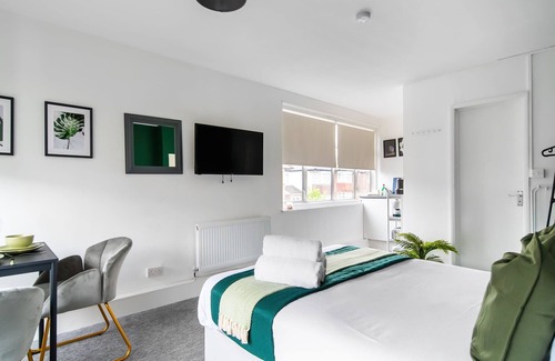 Southgate Apartamento | Affordable En-Suite Studio Rooms in London, N14 1A