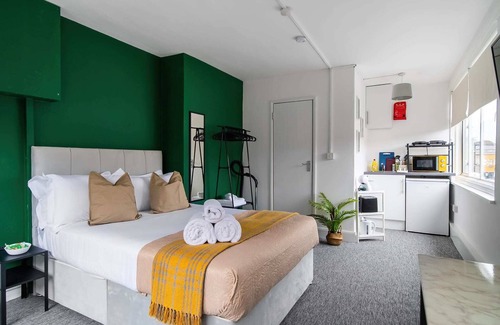 Southgate Casa | Affordable En-Suite Studio Rooms in London, N14 1B