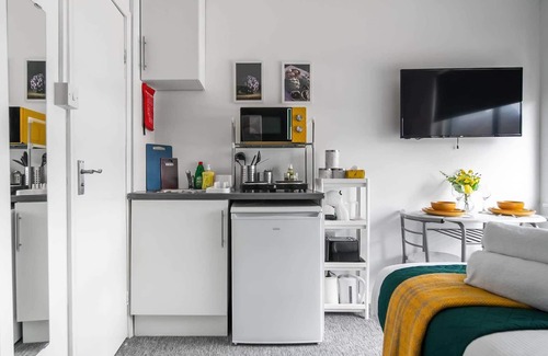 Southgate Casa | Affordable En-Suite Studio Rooms in London, N14 4A