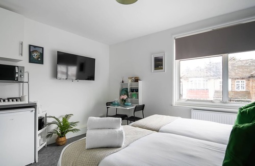 Southgate Apartamento | Affordable En-Suite Studio Rooms in London, N14 5B