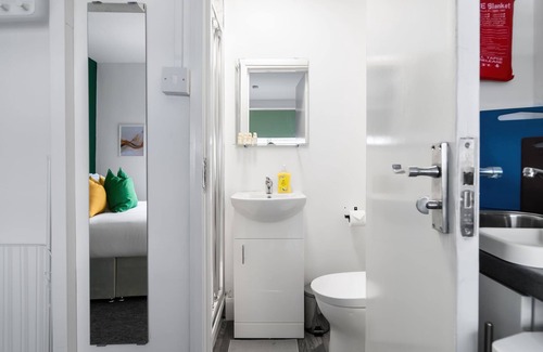 Southgate Apartamento | Affordable En-Suite Studio Rooms in London, N14 4A