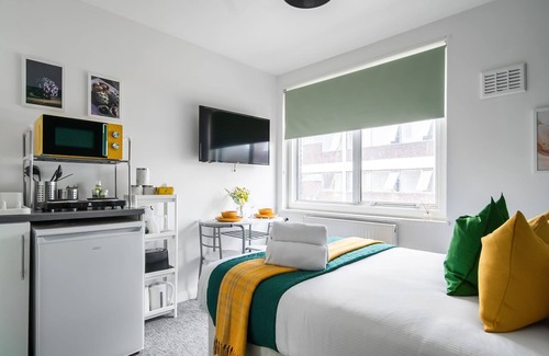 Southgate Apartamento | Affordable En-Suite Studio Rooms in London, N14 4A