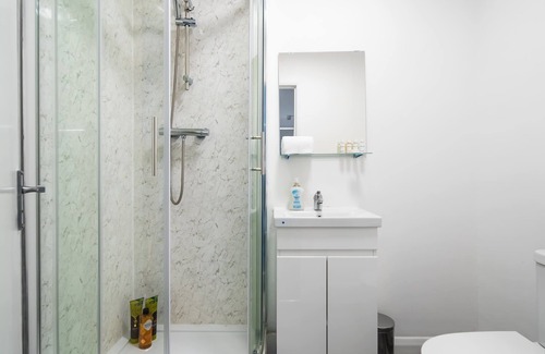 Southgate Apartamento | Affordable En-Suite Studio Rooms in London, N14 3C