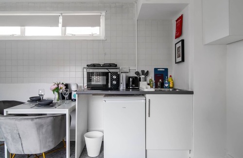 Southgate Apartamento | Affordable En-Suite Studio Rooms in London, N14 2B