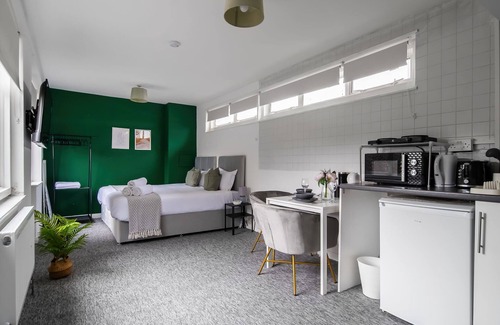 Southgate Apartamento | Affordable En-Suite Studio Rooms in London, N14 2B