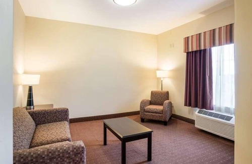 Saint Landry Casa | Affordable Getaway! in Knights Inn Bunkie! Pool, Free Parking, Free Breakfast