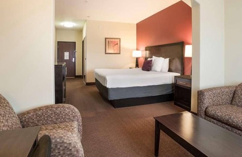 Saint Landry Casa | Affordable Getaway! in Knights Inn Bunkie! Pool, Free Parking, Free Breakfast