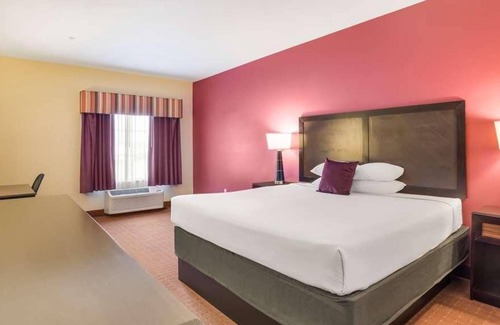 Saint Landry Casa | Affordable Getaway! in Knights Inn Bunkie! Pool, Free Parking, Free Breakfast