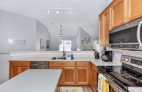 Belle Mina Casa | Affordable Large Family Home Close to All of Huntsville!