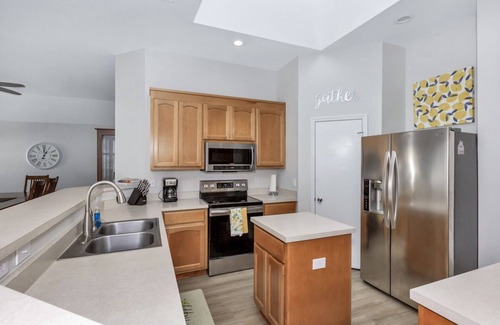 Belle Mina Casa | Affordable Large Family Home Close to All of Huntsville!