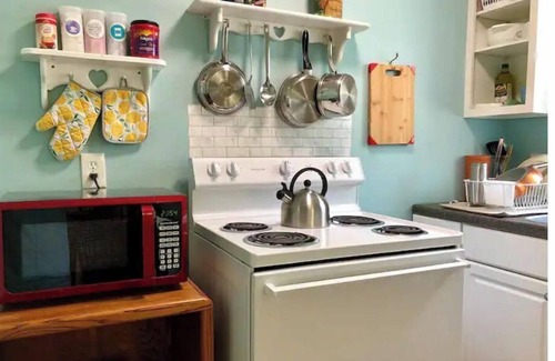 Bay St Louis Cabaña | Affordable Month to Month Stay, Beaches, Casino, Tiny house,