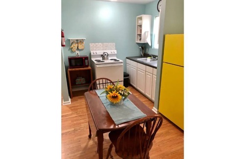 Bay St Louis Cabaña | Affordable Month to Month Stay, Beaches, Casino, Tiny house,