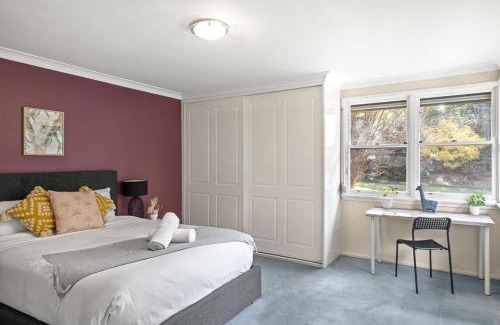 Pymble Casa | Affordable No-Frills Queen Ensuite Room in Pymble