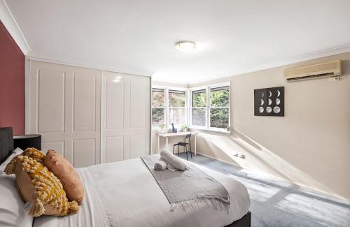 Pymble Casa | Affordable No-Frills Queen Ensuite Room in Pymble