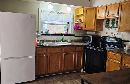 University City Casa | Affordable Peaceful Cozy House in STL