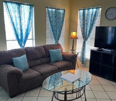South Padre Island Apartamento | Affordable SPI family condo - walking distance to the beach, Sleeps 6, Third Floor, 2025 Traveler Award