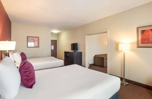 Saint Landry Hotel | Affordable Stay at Knights Inn Bunkie! Pool, Free Parking, Free Breakfast