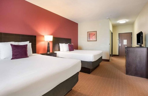 Saint Landry Hotel | Affordable Stay at Knights Inn Bunkie! Pool, Free Parking, Free Breakfast