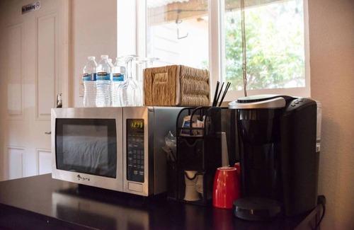 Des Moines Apartamento | Affordable Studio, Pet Friendly, Near Airport