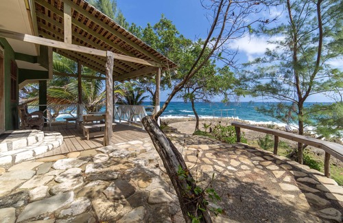 Robins Bay Villa | Amanecer Magia Strawberry Fields Together! 2 BR Beach Cottage