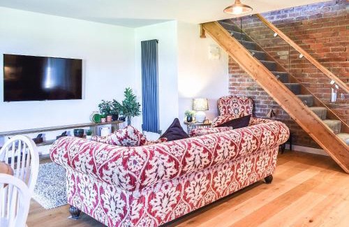 Talybont Casa | Afonig Loyw