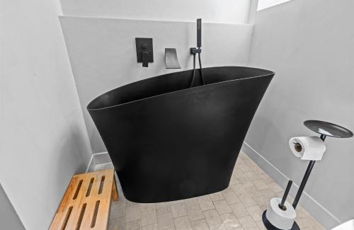 Beloit Casa | Aframe River Retreat, Sauna, Hot Tub, Workspace, New Build!