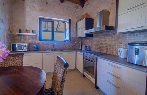 Akrotiri Villa | Afrati villa