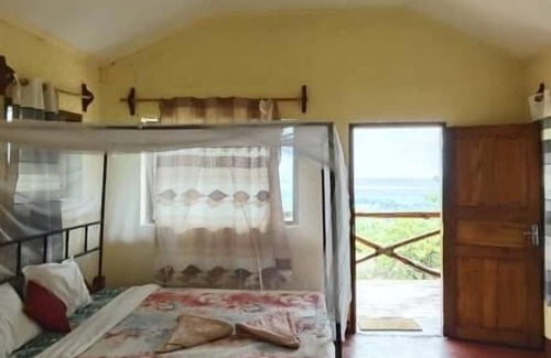 Mto wa Mbu Cabina | African Sunrise Lodge and Campsite