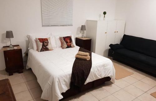 uMlalazi Casa | African Dwarf Kingfisher Guesthouse