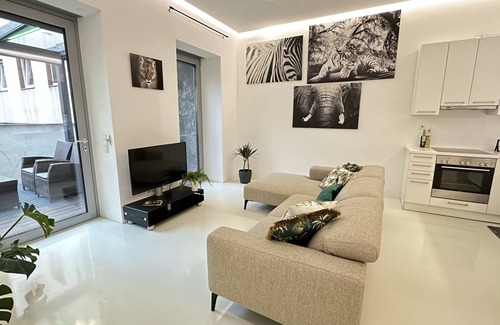 Altlerchenfeld Apartamento | African Paradise Apartment with Jacuzzi & Sauna