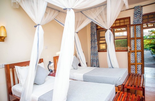 Entebbe Casa | African Roots Entebbe