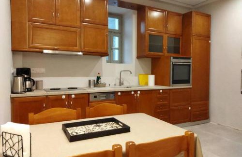 Leonidio Apartamento | Afroditis's & Makis's apartment 2