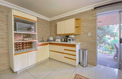 Greater Johannesburg Metropolitan Area Casa | Afropolitan Guest Lodge