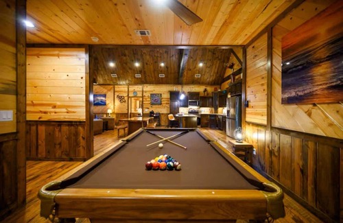 Broken Bow Cabina | After the Sunset! 1-Level 5BR w/Pool + Arcade