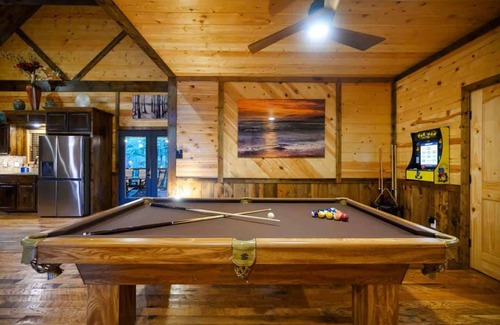 Broken Bow Cabina | After the Sunset! 1-Level 5BR w/Pool + Arcade