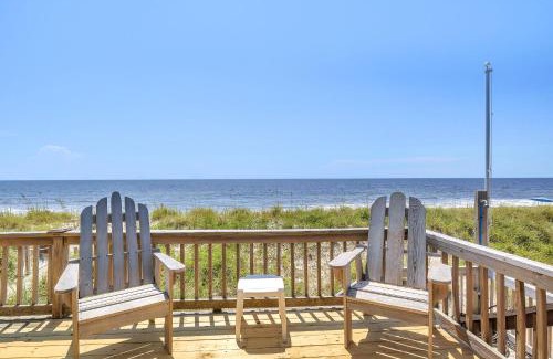 Long Beach Casa | Afternoon Delight by Oak Island Accommodations